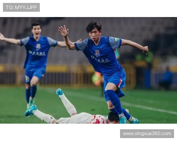 小脏辫足球星的崛起:从街头少年到绿茵场上的闪耀新星 小脏辫足球星的崛起:从街头少年到绿茵场上的闪耀新星