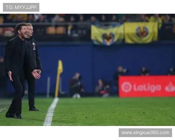 男足球星涂指甲油展现个性魅力 赛场外别样风采引热议