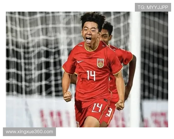 足球明星初登场时的风采与成长轨迹揭秘 足球明星初登场时的风采与成长轨迹揭秘