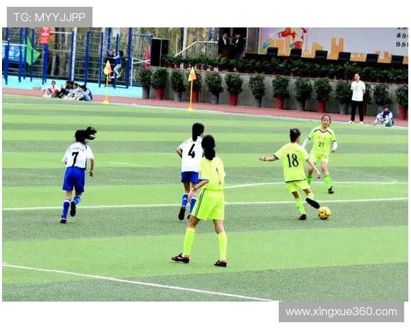 足球星女孩闪耀绿茵逐梦青春点燃赛场激情魅力绽放 足球星女孩闪耀绿茵逐梦青春点燃赛场激情魅力绽放